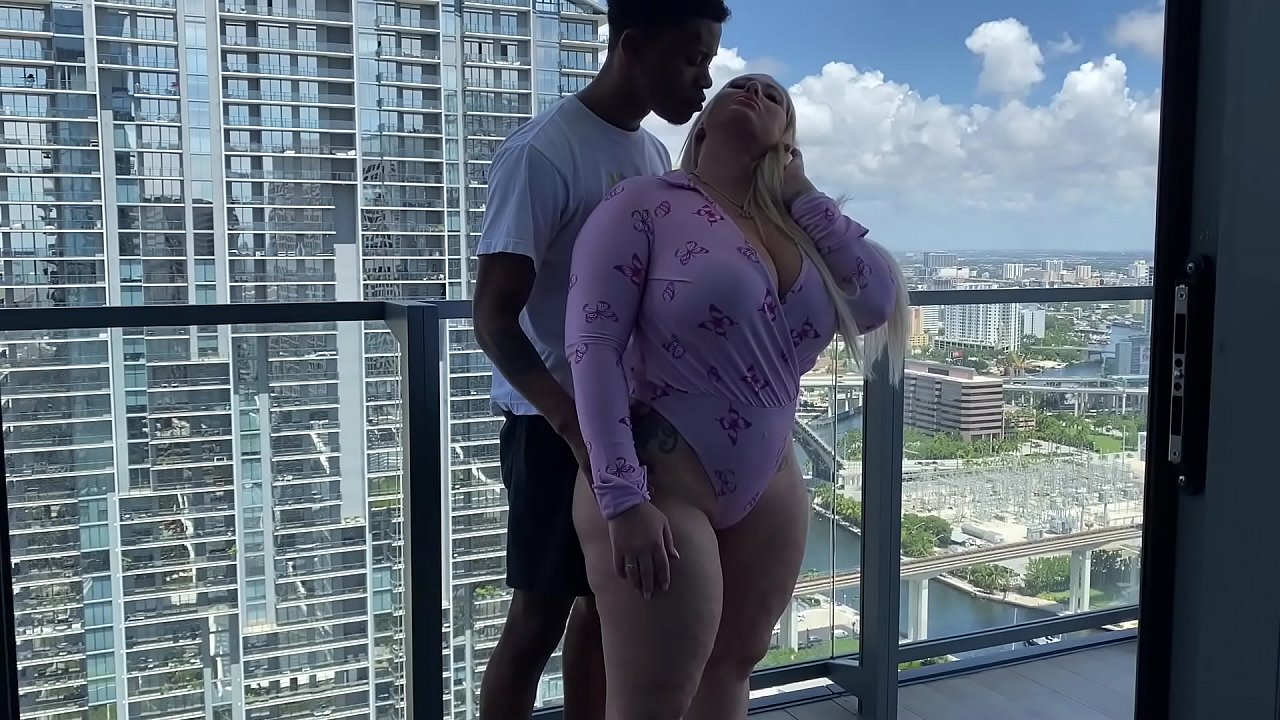 Die Vollbusige Milf Wird Auf Dem Balkon In Miami Gefickt Ig Commatlastlild